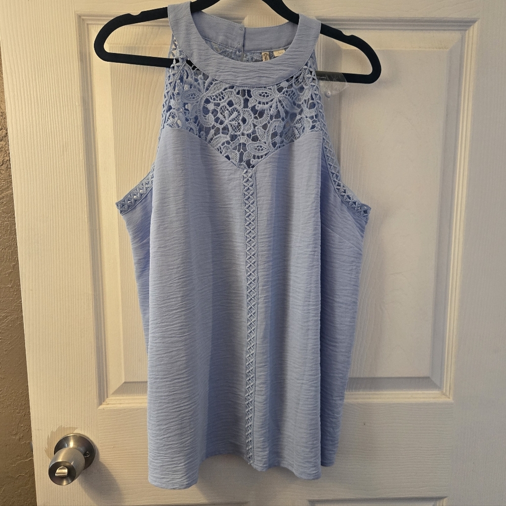 Women's Lace Trim Sleeveless Top - Picture 2 of 11